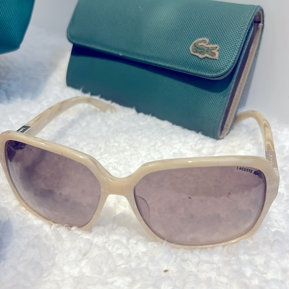 💥 HOST PICK 💥Lacoste Bag with Free Ankle Booties, Wallet & Sunglasses LACOSTE - Picture 4 of 15